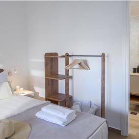 4 bedroom villa with pool by the sea, near Corfu town, sleeps 8